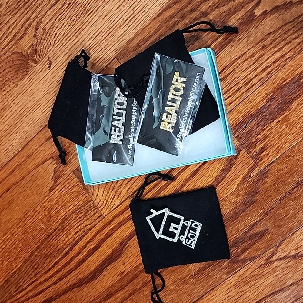 3 Real estate pins. New